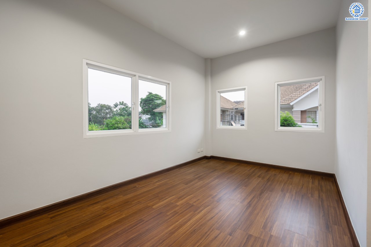 บ้านมือสองตกแต่งใหม่ ม.รัชชา2 บางใหญ่ หลังมุม เนื้อที่ 59 ตร.ว. ฟังก์ชัน 3 ห้องนอน 3 ห้องน้ำ 1 ห้องอเนกประสงค์ จอดรถได้ 2 คัน บนทำเลเชื่อมต่อถ.กาญจนาภิเษก ใกล้เซ็นทรัลเวสต์เกต ทางด่วน "กาญจนาภิเษก" และรถไฟฟ้าสายสีม่วง "สถานีตลาดบางใหญ่"